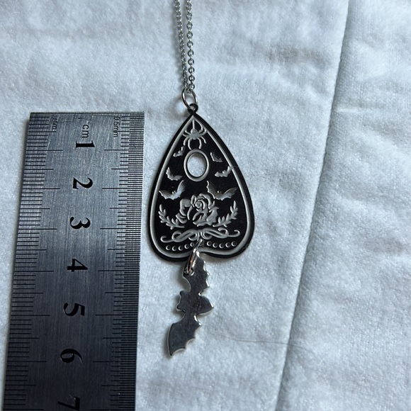 Planchette and bat necklace - Picture 8 of 8